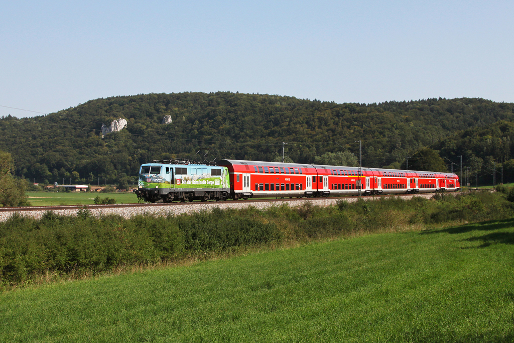 111 039 mit RB 59156 am 26.08.2011 bei Dollnstein im Altmhltal.