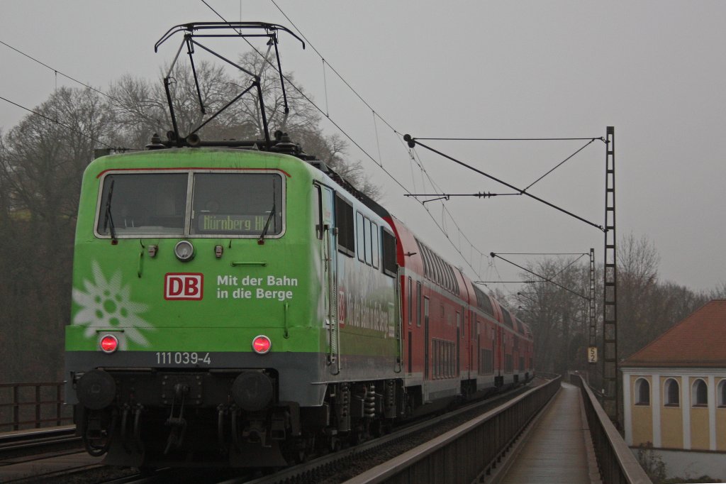 111 039 schiebt am 21.11.12 einen RE durch Regensburg-Prfening.