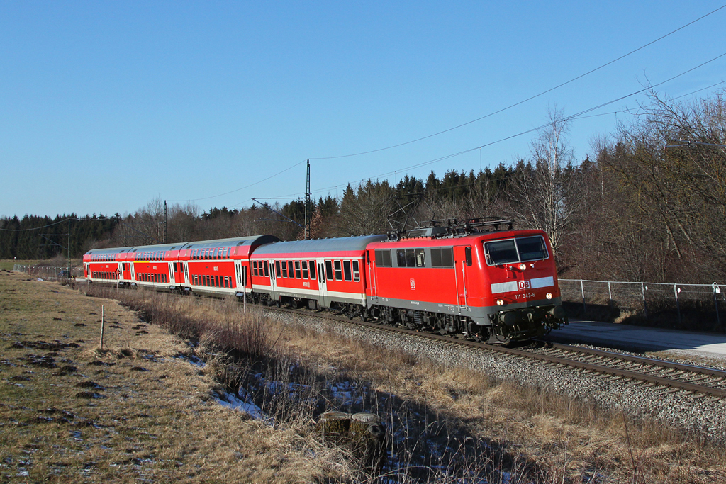 111 043 mit RB 59515 am 16.01.2012 bei Rieden an der Mittenwaldbahn.