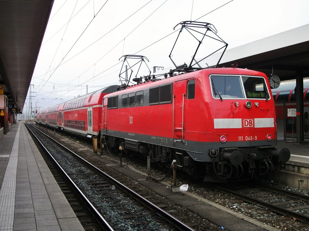111 046 steht am 15.Januar 2012 mit dem RE 59151 nach Ingolstadt Hbf �ber Treuchtlingen im N�rnberger Hbf. Als Steuerwagen diente ein Wittenberger Steuerwagen der Bauart Bnrbdzf 480.4.