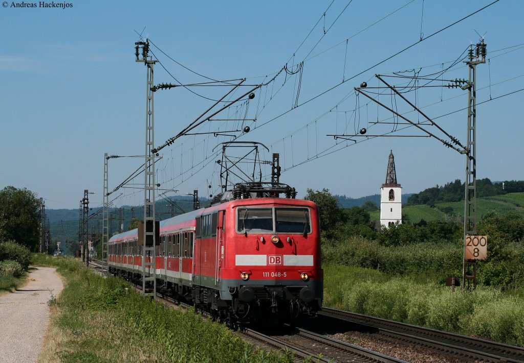 111 048-5 mit der RB 31109 (Offenburg-Basel Bad Bf) bei Denzlingen 8.7.10