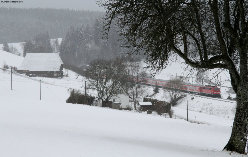 111 050-1 und 054-3 mit dem RE 26861 (Offenburg-Konstanz) bei Peterzell 21.1.12