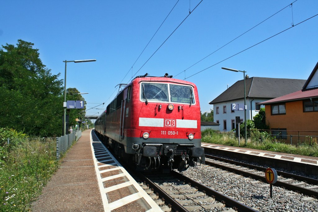 111 050-1 mit der RB 26567 am 26.07.12 in Ringsheim. Viele Gre an den Lokfhrer!