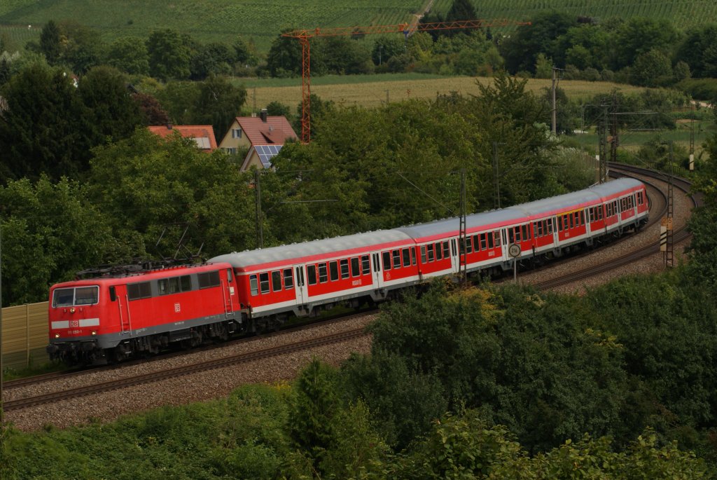 111 050-1 mit einer Regionalbahn in Schallstadt am 11.08.2010
