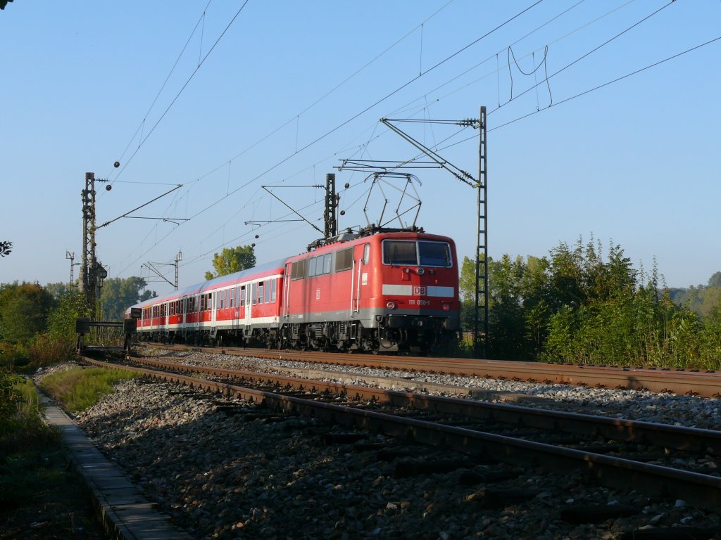 111 050 mit einer RB von Neuenburg nach Offenburg bei Riegel. 30.9.11