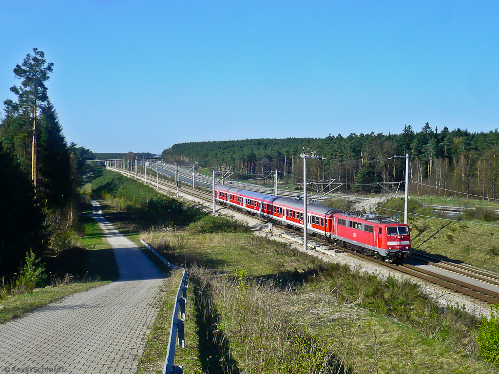 111 055-0 erreicht mit einer RB aus Nürnberg Hbf in Kürze den Endbahnhof Allersberg (Rothsee). (09.04.2011)