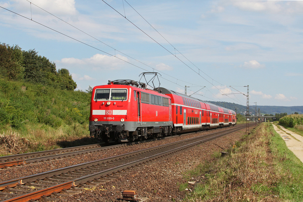 111 055 mit RE 4258 am 18.08.2011 bei P�lling.
