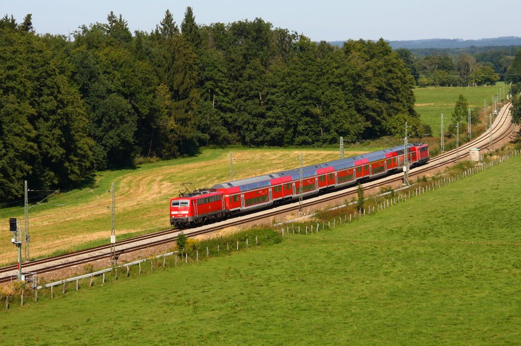 111 057 und eine weitere 111 am Zugschluss bef�rdern diese DoSto-RE nach M�nchen - 09/09/2012