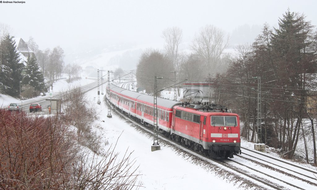 111 062-6 mit dem RE 25865 (Offenburg-Radolfzell) bei St.Georgen 20.1.13