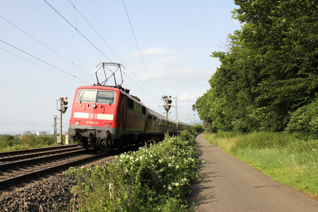 111 062-6 rattert mit ihrer RB nach Offenburg am 29.06.12 dem Hp Freiburg- St. Georgen entgegen.