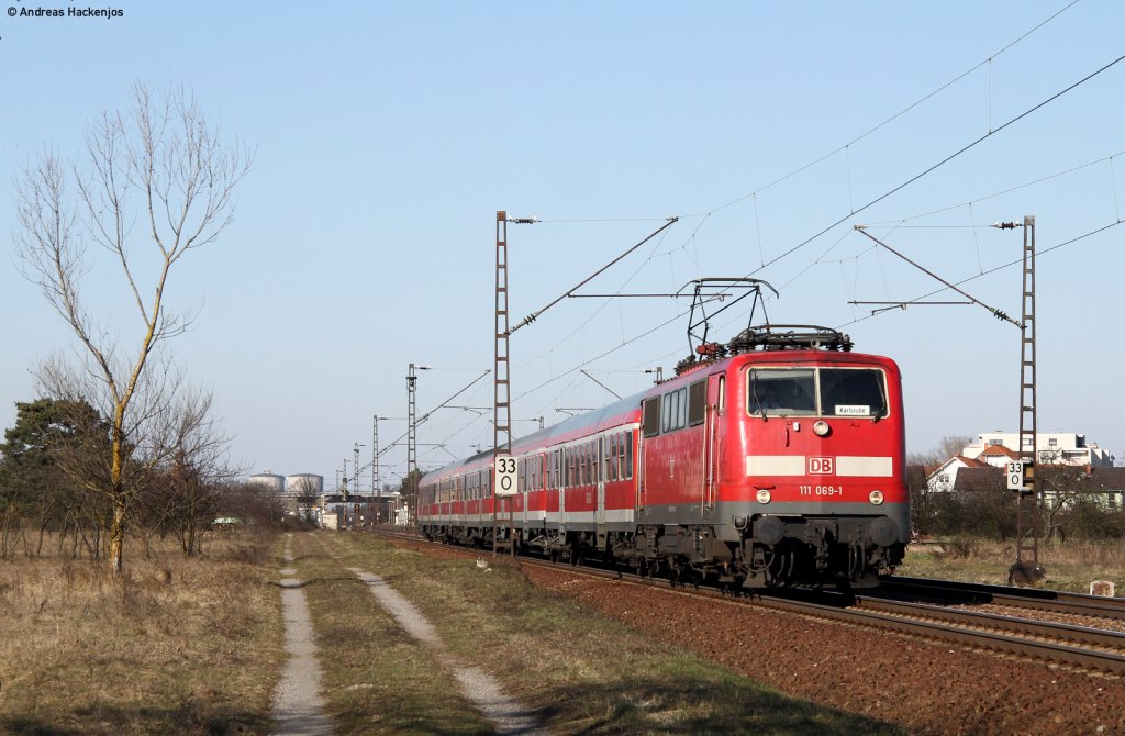 111 069-1 mit der RB 38851 (Manhheim Hbf-Karlsruhe Hbf) bei Wiesental 2.3.11