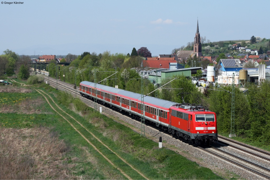 111 069-8 mit der RB 26567 Offenburg-Neuenburg kurz vor dem nchsten Halt Teningen-Mundingen. Aufgenommen am 25.04.2013.