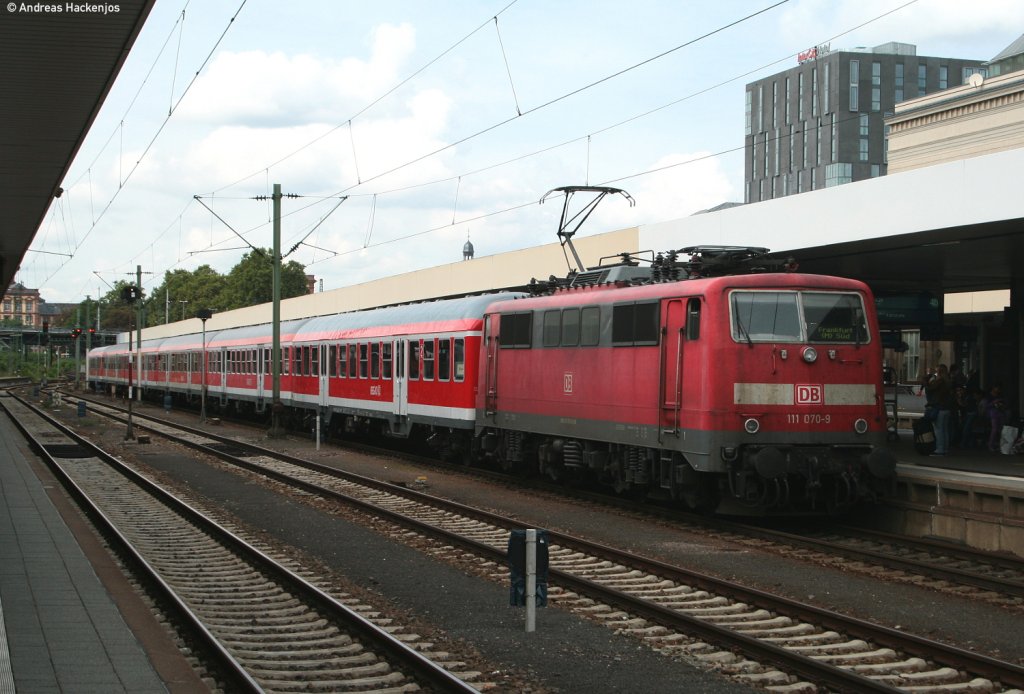 111 070-9 mit dem RE 91808 (Mannheim Hbf-Frankfurt(Main)Sd) in Mannheim 1.9.10