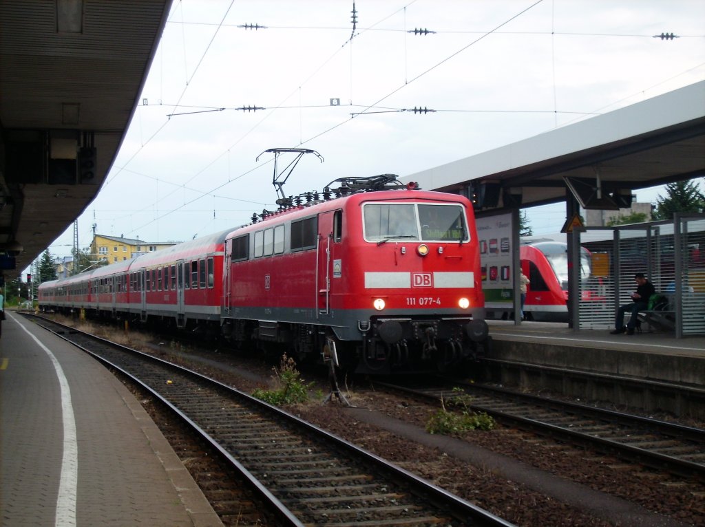 111 077-4 stand am 14.07.2008 mit dem RE nach Stuttgart in N�rnberg Hbf abfahrbereit.