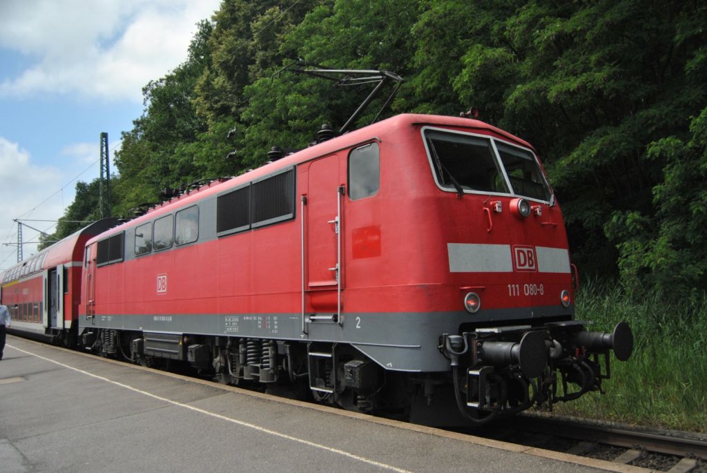 111 080 mit Re 9 als Schub Lok von Kln nach Aachen unterwegs.
Am 26.6.11 in Stolberg