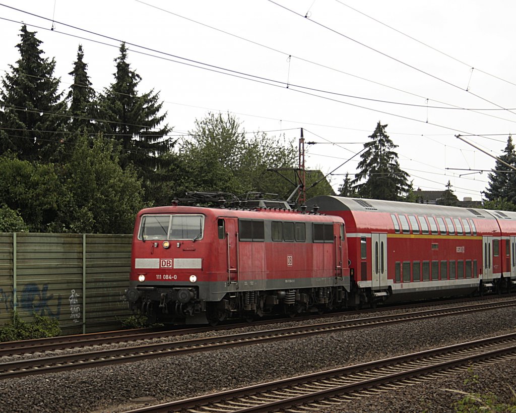 111 084 fhrt am 05.07.2011 durch Ahlten nach Lehrte.