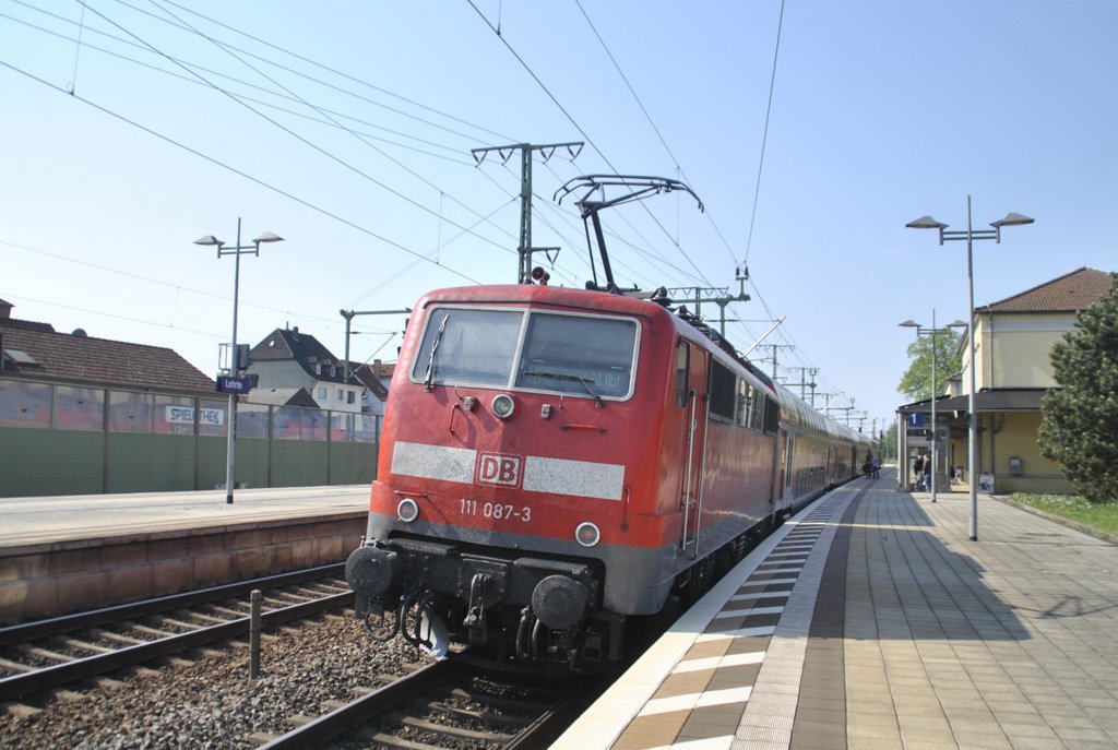 111 087-3 am 01.05.2012 in Lehrte.