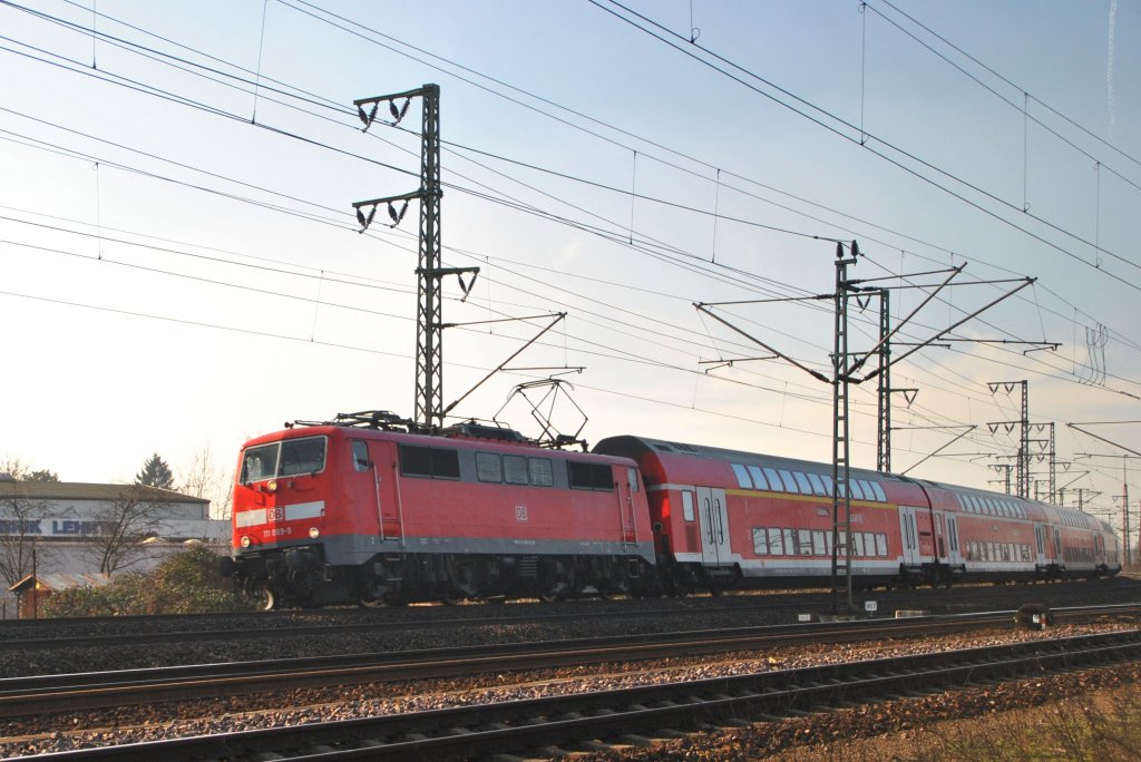 111 089-9, am 09.02.2011 bei der Einfahrt in Lehrte.