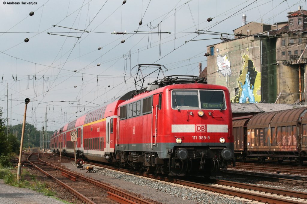 111 089-9 mit dem RE 4423 (Norddeich Mole-Hannover Hbf)  in Verden (Aller) 18.8.10