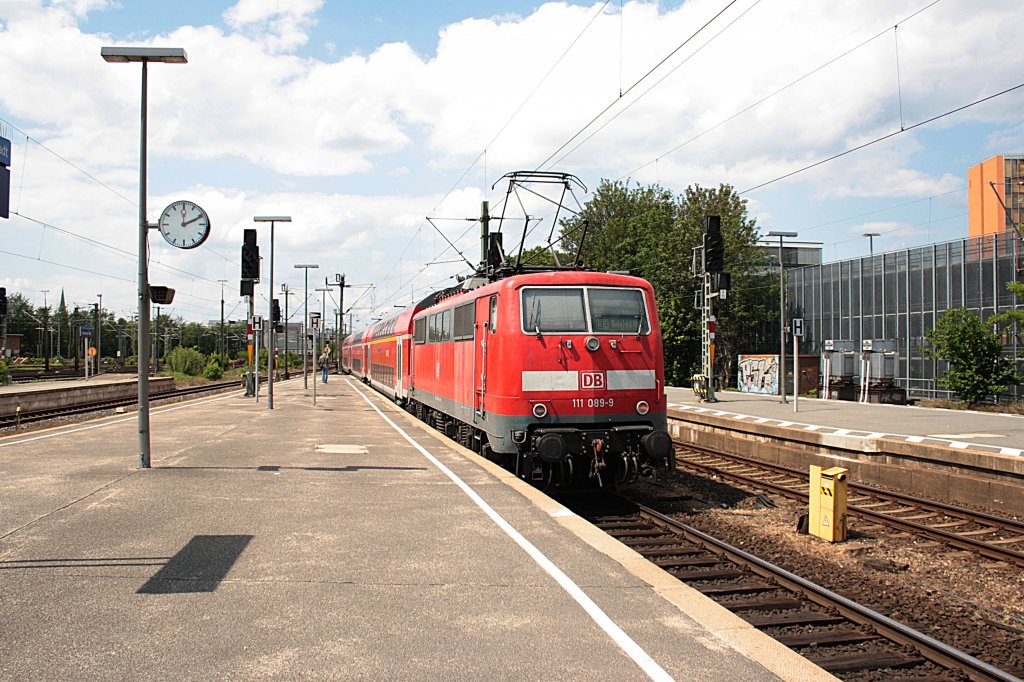 111 089 verlsst Hannover HBF am 12.06.2011.