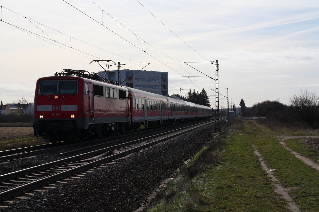 111 095 mit RE von Mannheim Hbf nach Frankfurt(Main)Hbf.Am 27.02.10 in Lampertheim.