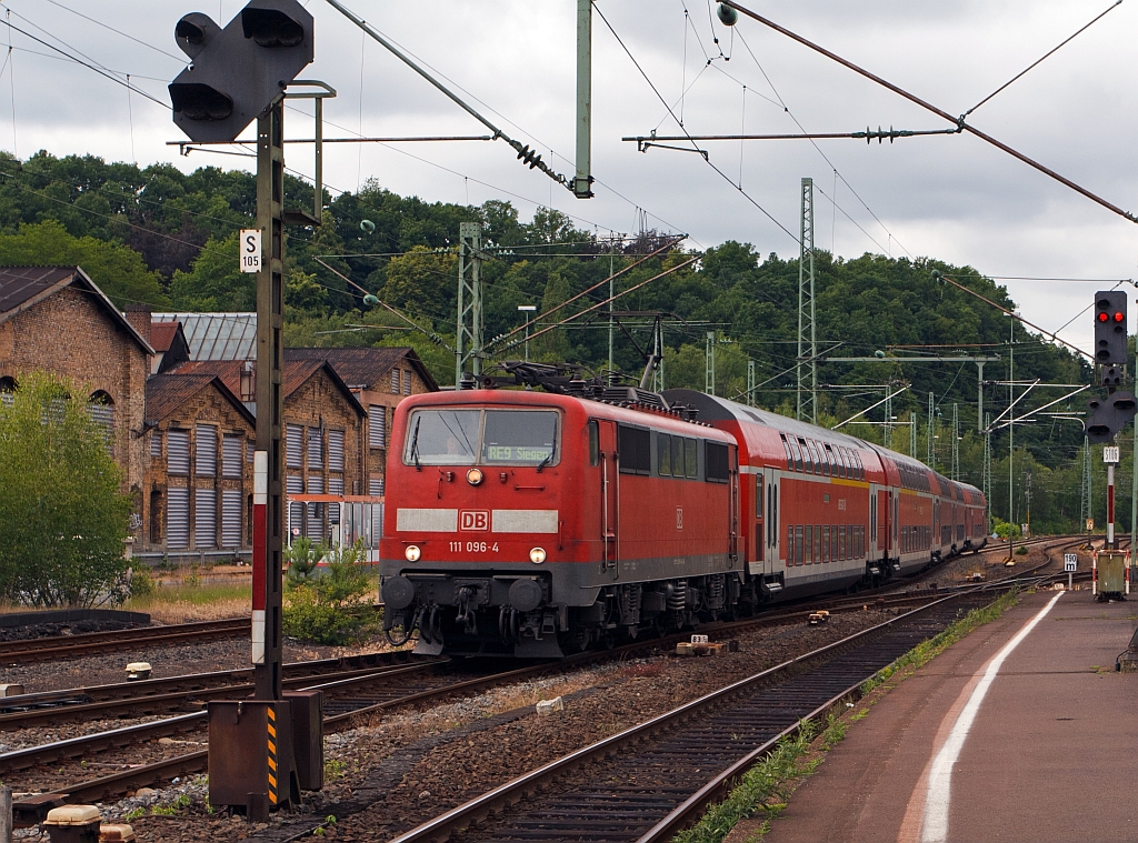 111 096-4 mit RE 9 - Rhein-Sieg-Express (Aachen-Kln-Siegen) fhrt hier am 13.06.2011 in den Bahnhof Betzdorf/Sieg ein.
