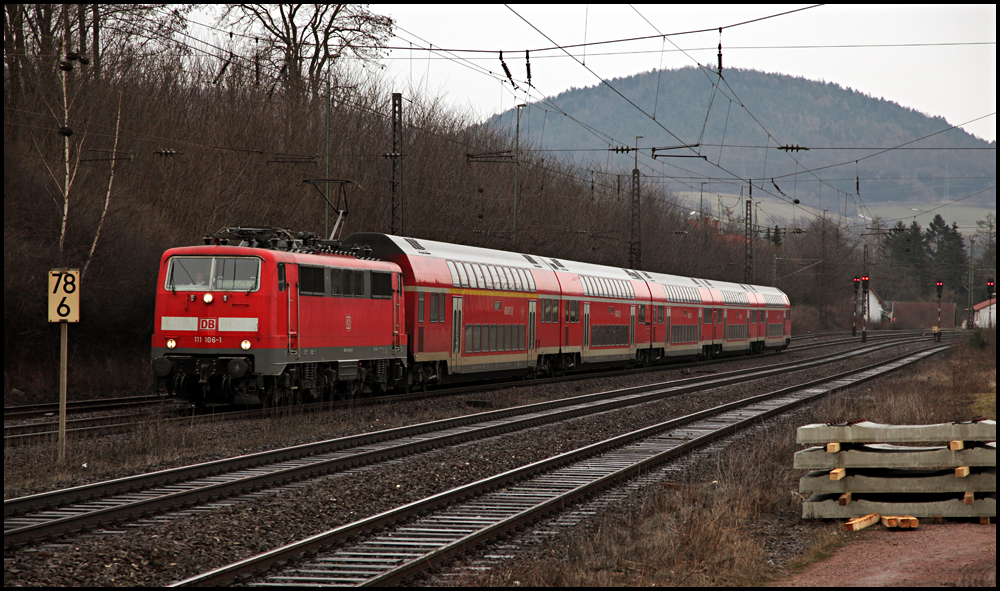 111 106 (9180 6111 106-1 D-DB) hat den RE 4614, Nrnberg Hbf - Schweinfurt Hbf - Frankfurt(Main)Hbf, am Haken. (Laufach am 14.03.2010)