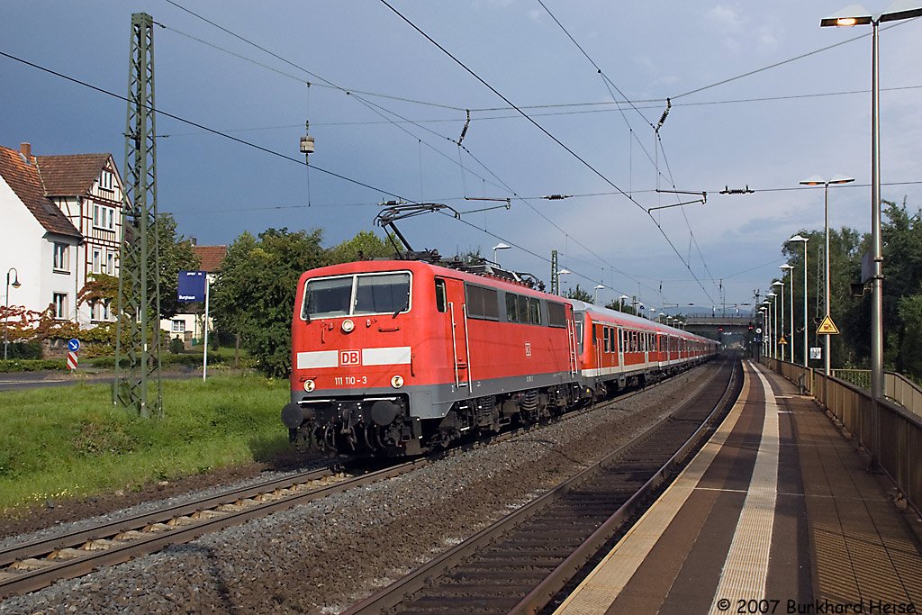 111 110 mit Regionalexpress am 20.7.2007 in Burghaun.