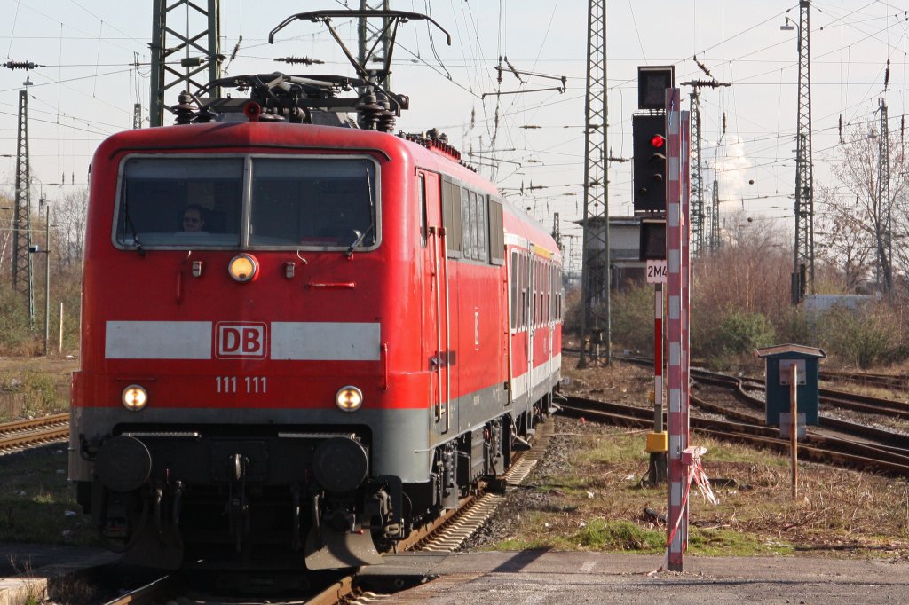 111 111-1 endet am 20.3.11 mit dem RE 7 in Krefeld Hbf