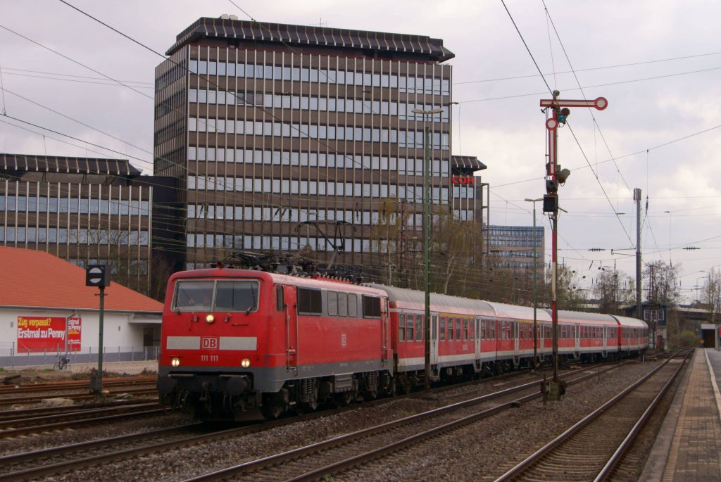 111 111-1 mit einer umgeleiteten RB 35 in Dsseldorf-Rath am 30.03.2012 Gre zurck an den Tf !