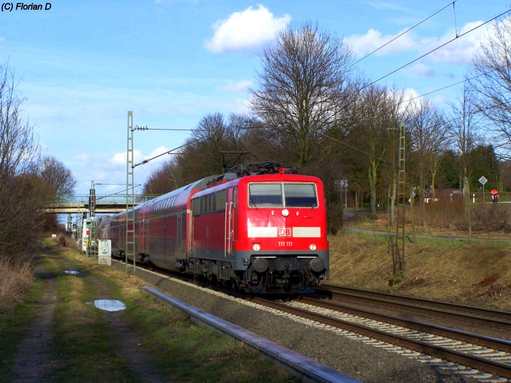111 111 bei herrlichem Frhjahrswetter mit dem RE10422 (RE4) am Hacken zwischen Geilenkrichen und bach-Palenberg am 27.02.10