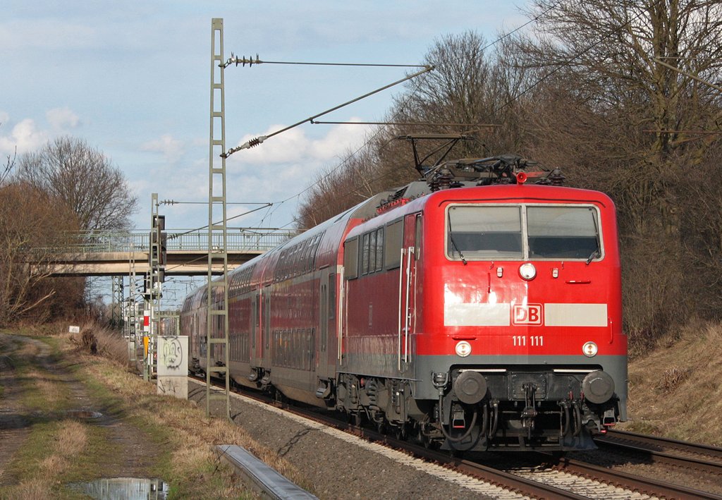111 111 mit dem RE10429 nach Aachen hinter dem Bahnhof und auf Hhe Esig Geilenkirchen 27.2.10