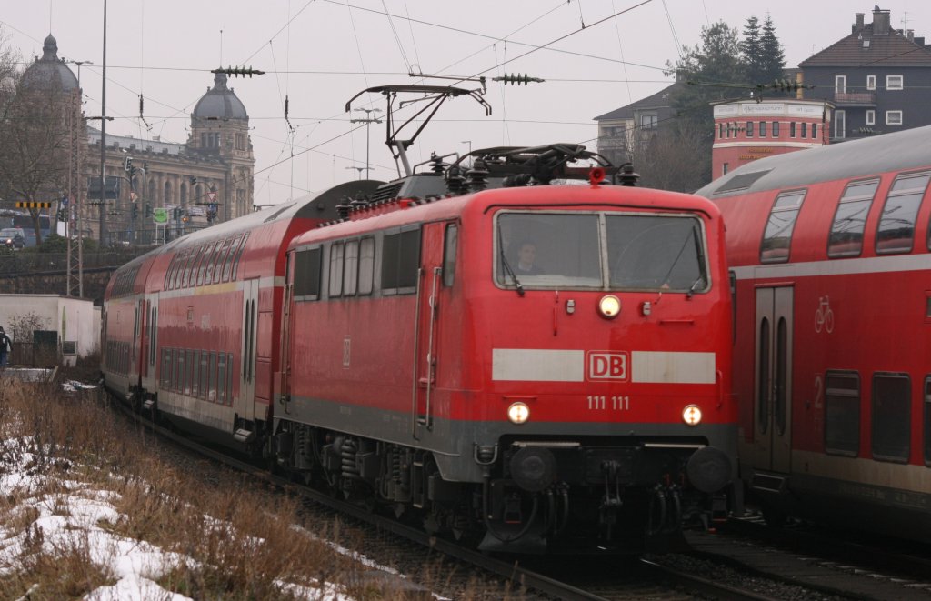 111 111 mit einem RE in Wuppertal Steinbeck,6.2.2010.