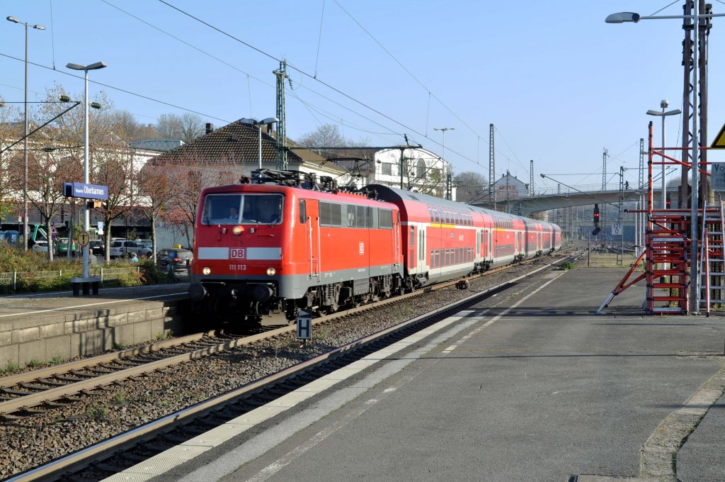 111 113 mit dem RE4 in Wuppertal-Oberbarmen (12.11.2011)