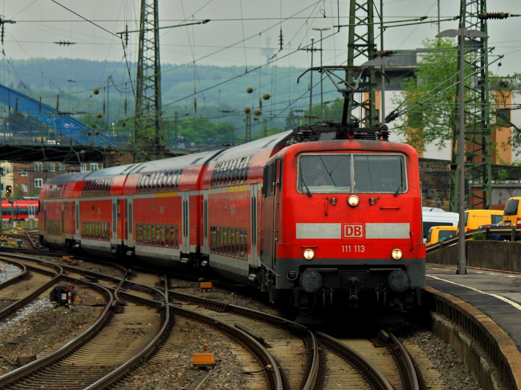 111 113 stellt am 11.05.2012 aus dem Bw kommend RE4 auf Gleis 3 im Aachener Hbf bereit.