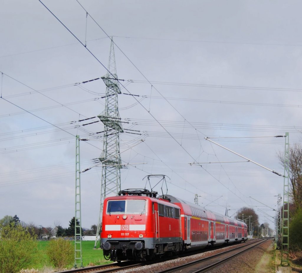 111 117 mit RE4 bei S�ggerath am 30.3.12. Fotostandpunkt ist der Ehmalige Ruf-bahn�bergang