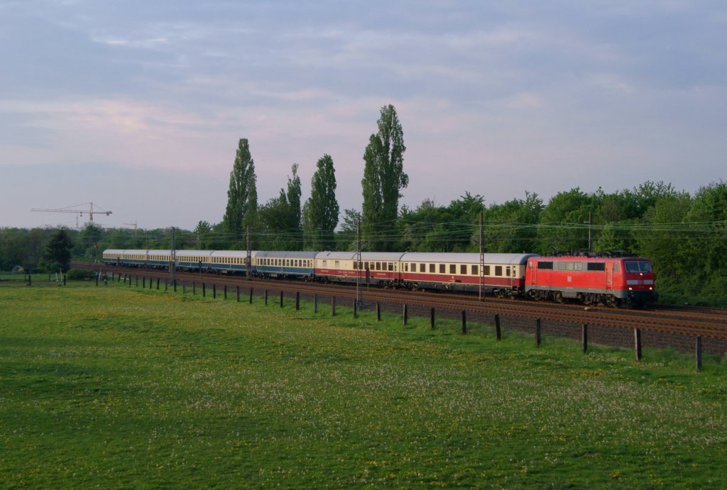 111 119 mit dem IC 2417 nach Kln bei der Durchfahrt durch Langenfeld (Rheinland) am 01. Mai 2012