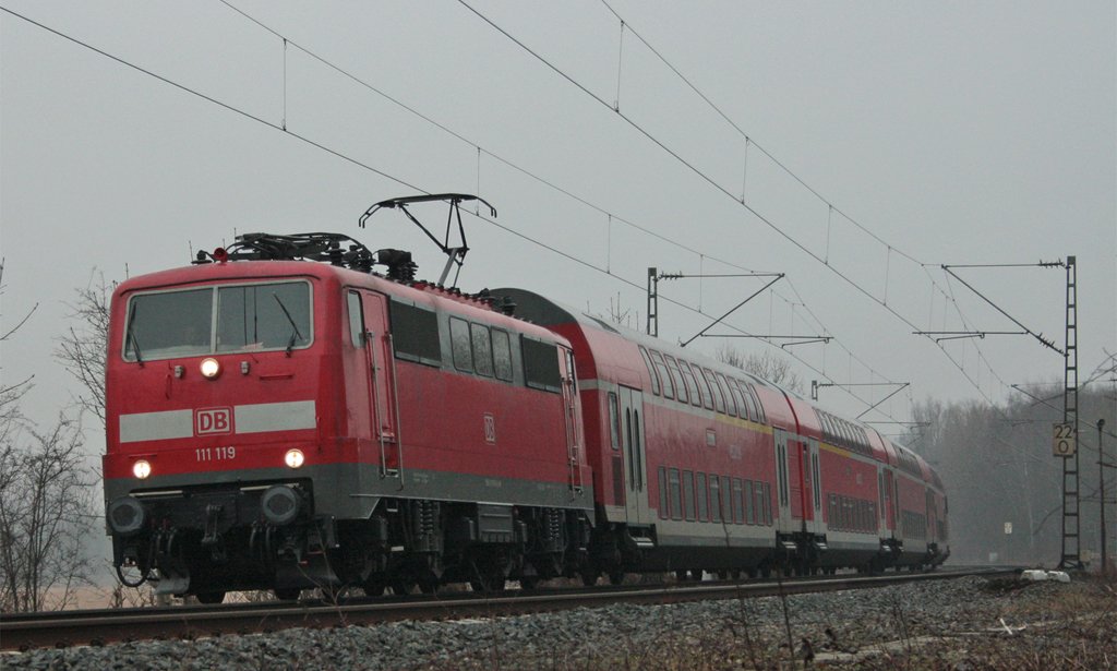 111 119 mit dem RE4 (10420) nach Aachen an Km 22.0 kurz hinter dem Hp bach-Palenberg 7.2.10