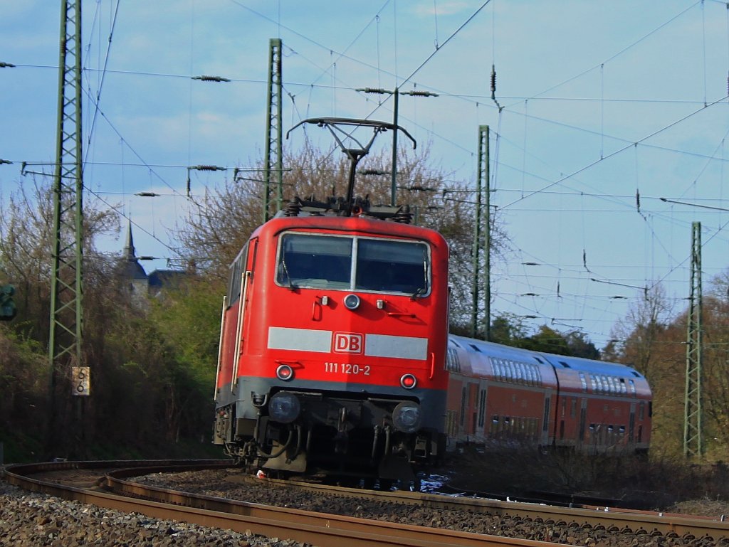 111 120-2 schiebt am 11.04.2012 den RE4 auf der KBS 485 Richtung Herzogenrath.