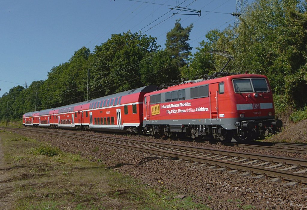 111 121-0 (Saarland/Rheinland-Pfalz Ticket) ist mit dem RE 7 Mannheim - Saarbr�cken am 07.09.2012 in Kennelgarten