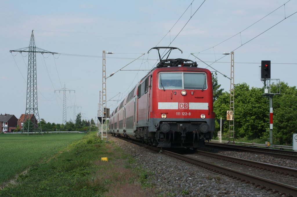 111 122-8 mit RE 10426 in Erkelenz nach Aachen am 02.05.11