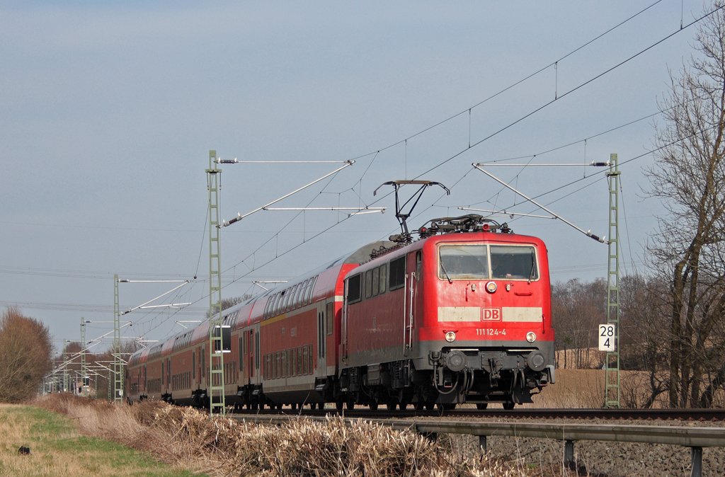 111 124-4 mit dem RE10420 (+5) nach Aachen an Km 28.4 der KBS485 24.3.10