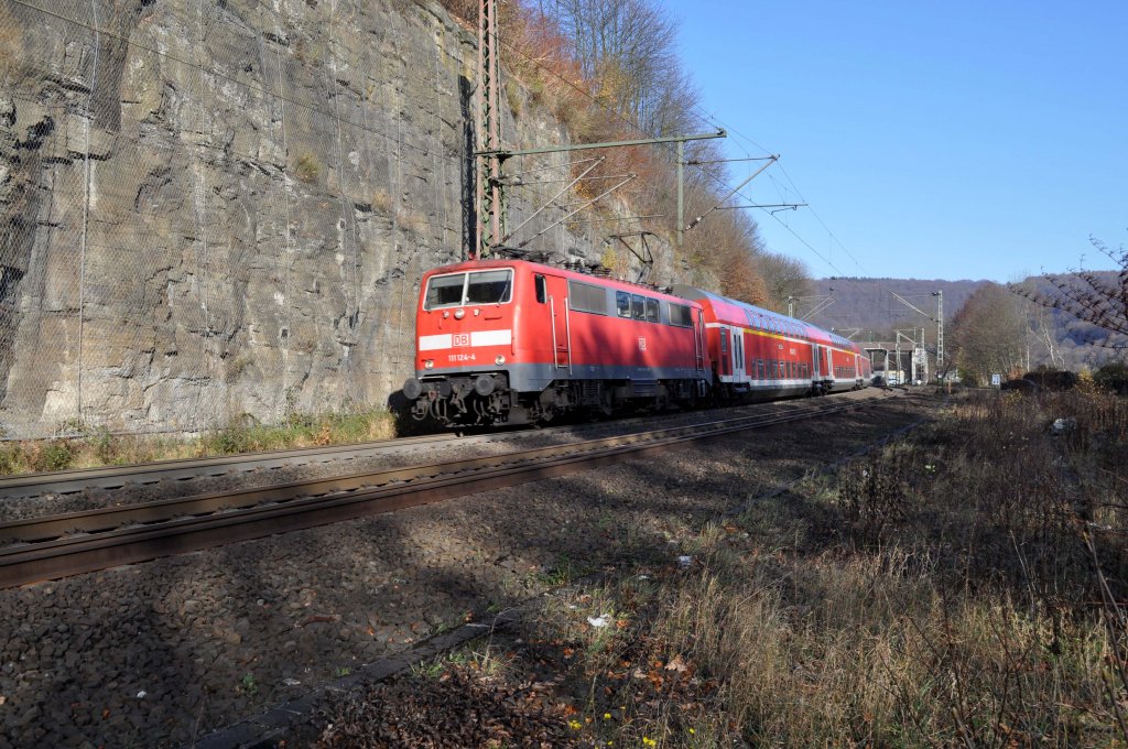 111 124-4 mit dem RE4 in Ennepetal(Gevelsberg) (12.11.2011)