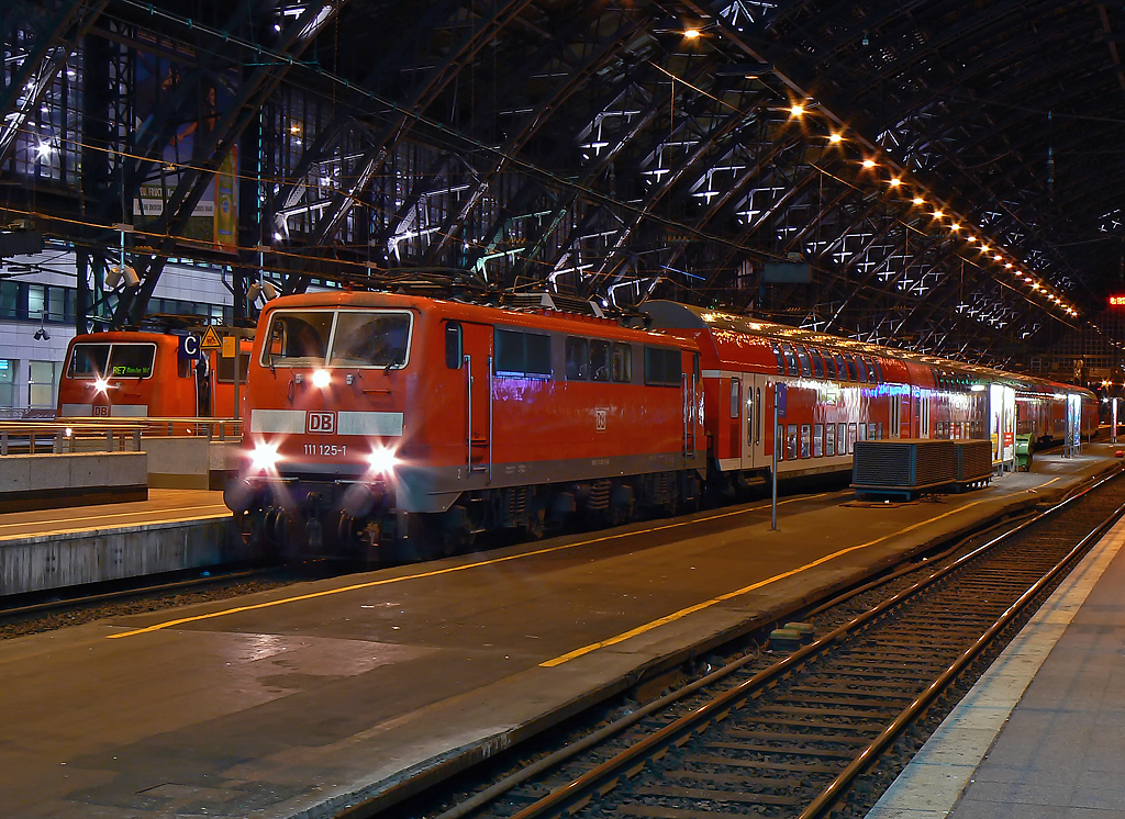 111 125-1 am RE9 in Kln Hbf am 03.10.2010
