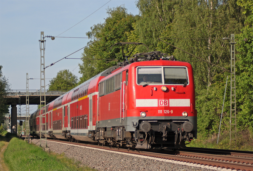 111 126-9 mit dem RE10426 nach Aachen am Km26.0, 22.5.10