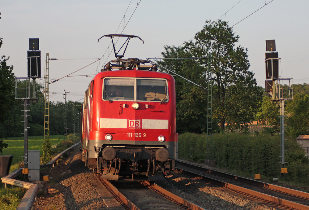 111 126-9 mit dem RE10430 nach Aachen am Esig Geilenkirchen, 23.5.10