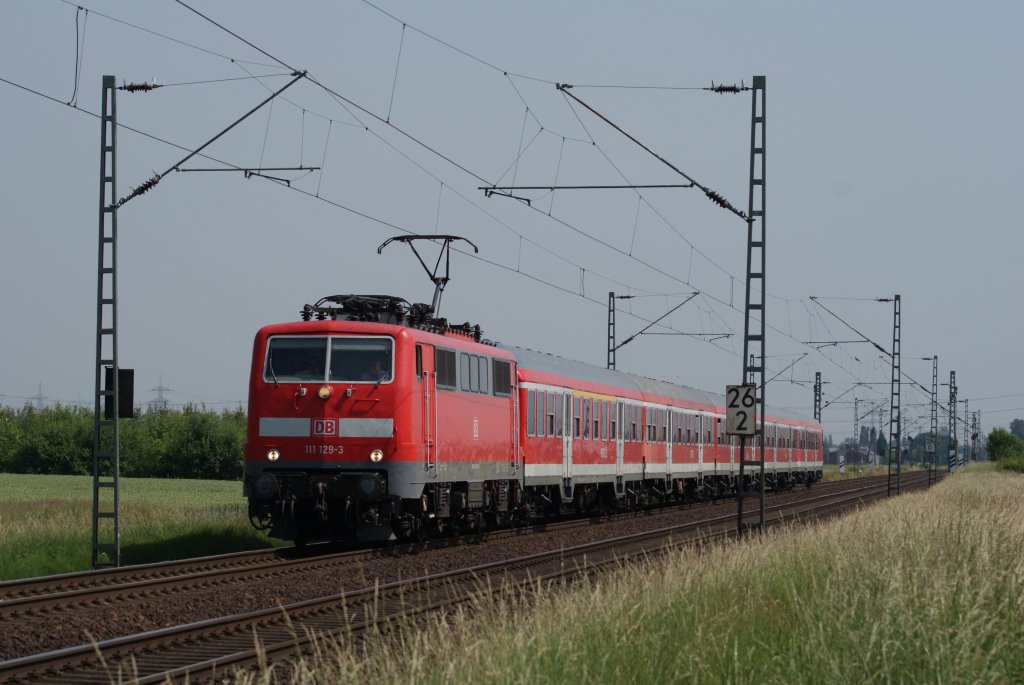 111 129-3 mit einem Leerzug in Neuss Allerheiligen am 23.06.2010