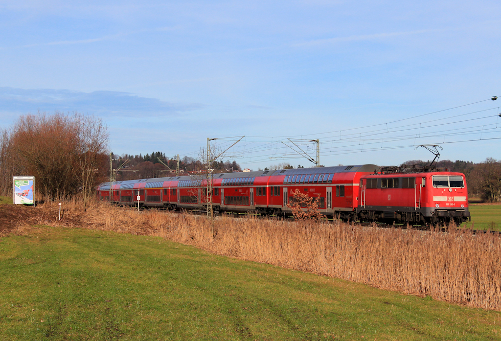 111 130-1 mit dem Mnchen-Salzburg-Express bei Weisham, aufgenommen am 29. Dezember.