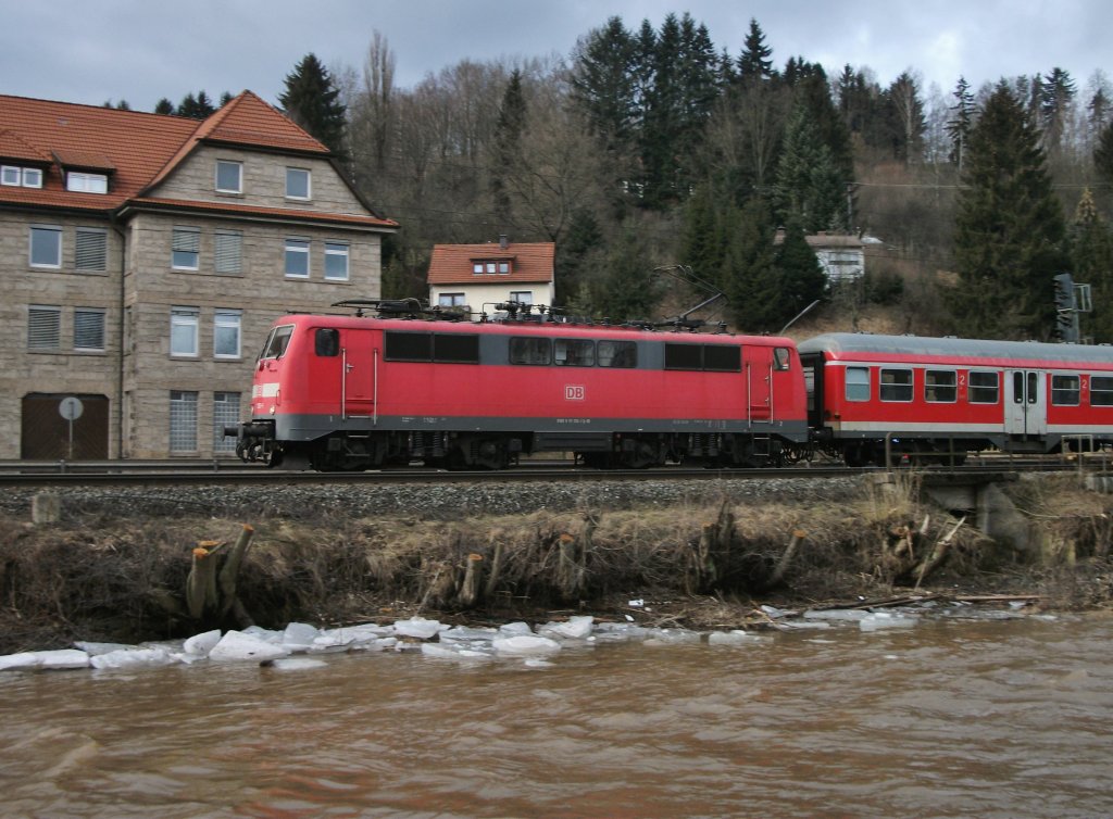 111 130-1 mit der RB 59361 nach Bamberg unterwegs am 19.Februar 2012 in Kronach richtung Lichtenfels. Aufnahmestandort neue Fotostelle in der Langesgartenschau Kronach.