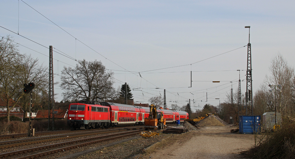 111 131-9 fuhr am 23.03.2013 mit einem RE von Leer nach Mnster, hier in Aschendorf.